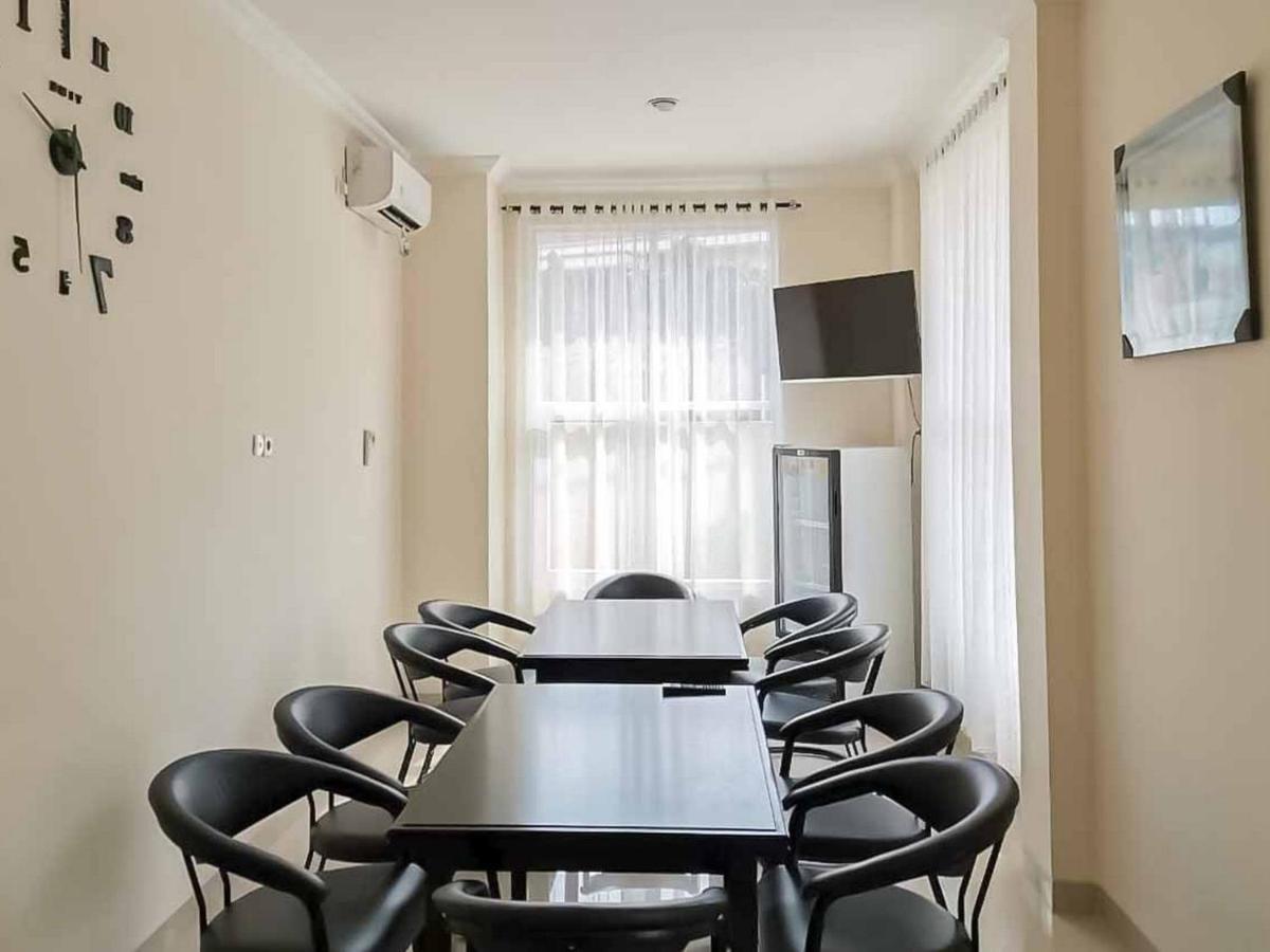 Wisma Talenta Mitra Reddoorz Jakarta Exterior foto